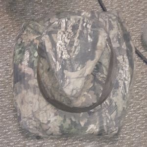 A mossy  oak cowboy  hat
